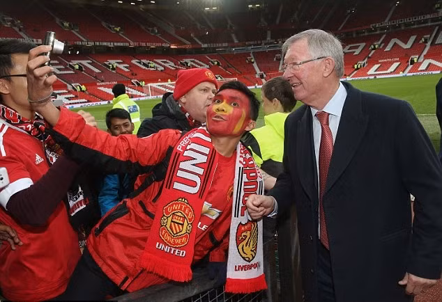 Ngài Alex Ferguson: 'Ronaldo và Messi già, đế chế Tây Ban Nha sẽ sụp đổ' ảnh 1