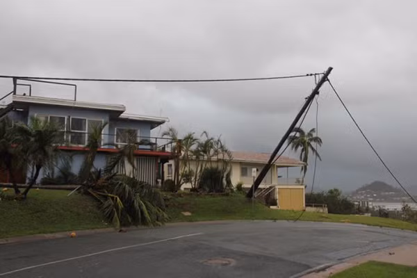 Bang Queensland của Australia tan hoang sau siêu bão Debbie ảnh 2