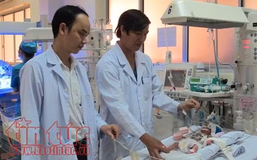  Phẫu thuật tim thành công cho bé gái sinh non nặng chưa tới 900 gram ảnh 1