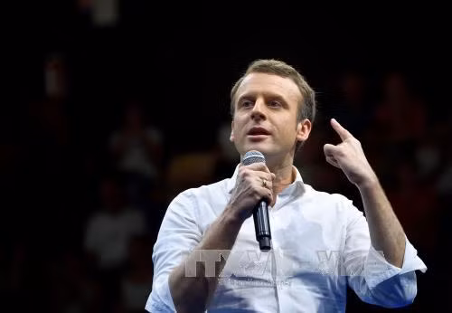 Ứng viên tổng thống Pháp Macron được cựu Thủ tướng Valls ủng hộ ảnh 1