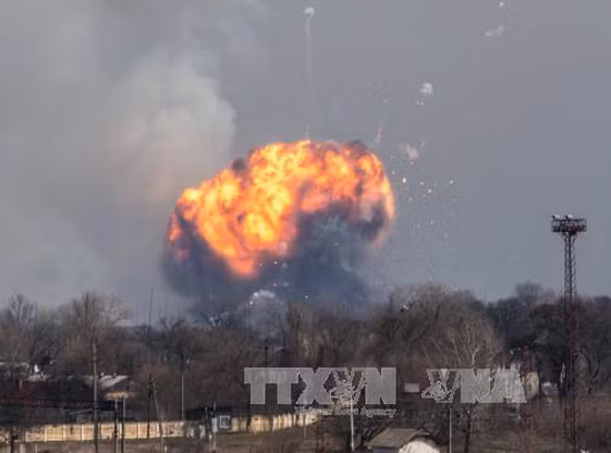 Ukraine nghi ngờ 'có bàn tay' Nga trong vụ nổ kho đạn ảnh 1