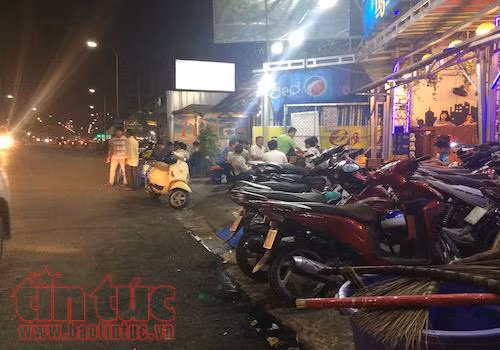 Vỉa hè TP Hồ Chí Minh sáng thông thoáng, tối lại nhếch nhác ảnh 10