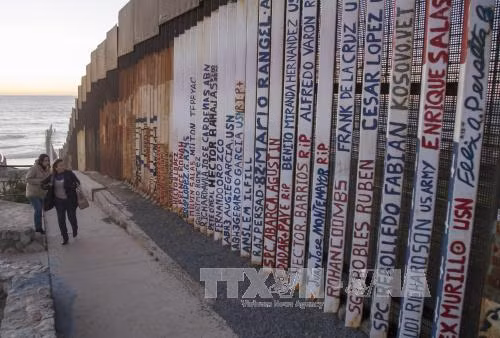 Bức tường biên giới Mỹ - Mexico sẽ hoàn thành trong 2 năm ảnh 1