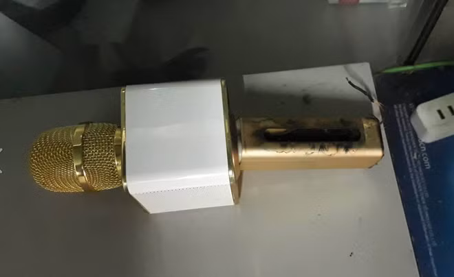 Mua micro cầm tay giá rẻ, coi chừng nguy cơ phát nổ ảnh 1