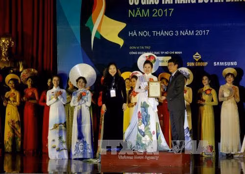 Cùng ngắm các cô giáo tài năng duyên dáng ảnh 13