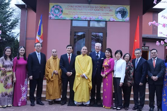 'Một thoáng Việt Nam' trong con mắt các đại sứ ở Séc ảnh 1