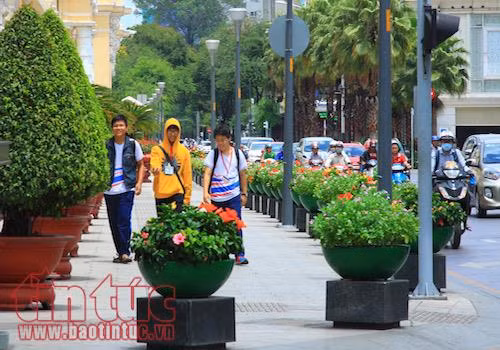 Sải bước trên những vỉa hè đẹp nhất Sài Gòn ảnh 5