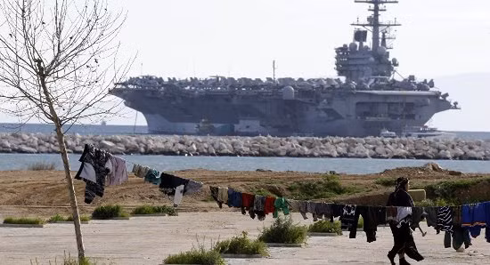 Tàu sân bay Mỹ trở lại Trung Đông, 20 tàu chiến Iran 'nghênh đón' ảnh 1
