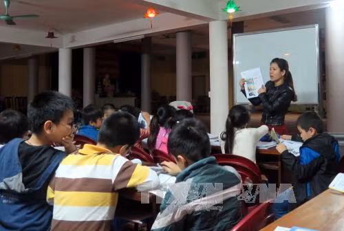 Lớp dạy tiếng Anh miễn phí nơi cửa chùa ảnh 3