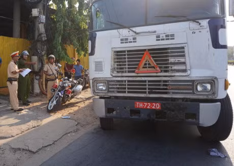 'Biển đỏ giả tung hoành': Thủ tướng yêu cầu tổng kiểm tra biển số xe quân đội ảnh 1