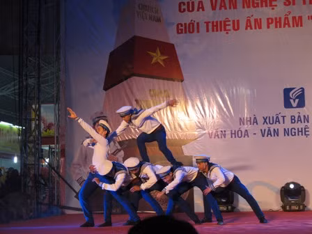 Giao lưu, biểu diễn nghệ thuật vì Trường Sa thân yêu ảnh 1