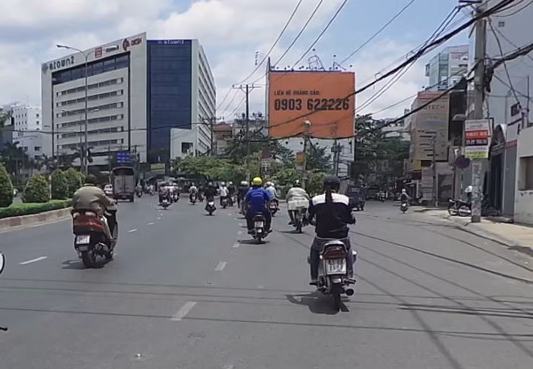 Tên cướp táo tợn được camera hành trình ghi lại ảnh 2