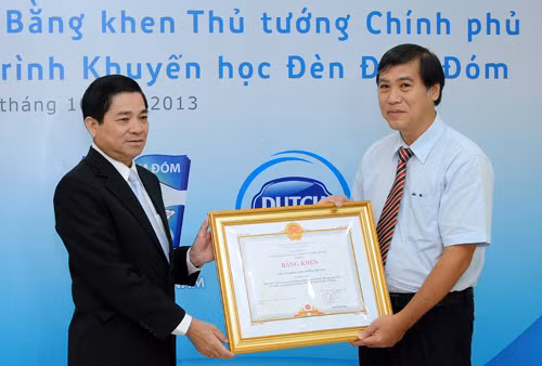 Đèn Đom Đóm - nhân văn từ sự sẻ chia ảnh 1