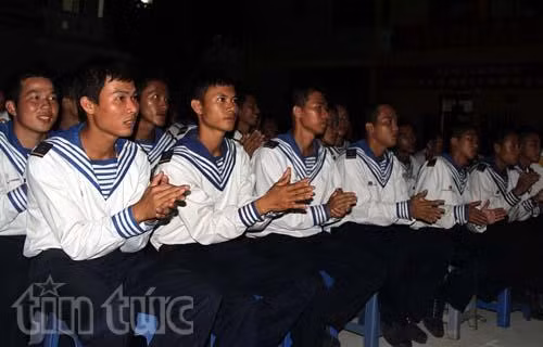 Giao thừa sớm ở đảo Sinh Tồn ảnh 5