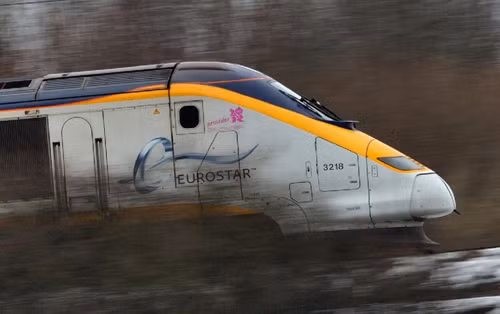 Cháy tàu cao tốc Eurostar, 700 hành khách kẹt trên đường ảnh 1