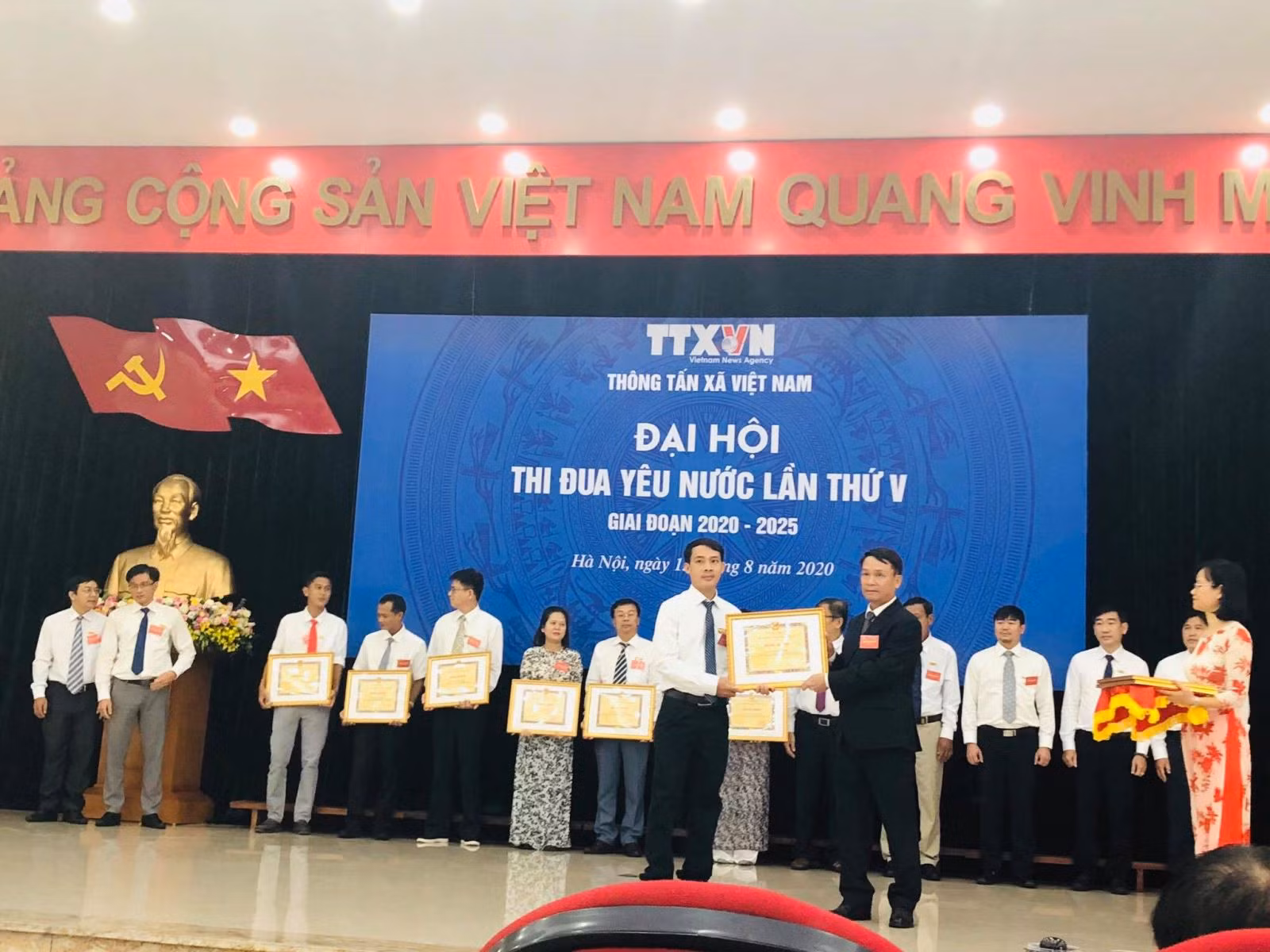 Chú thích ảnh