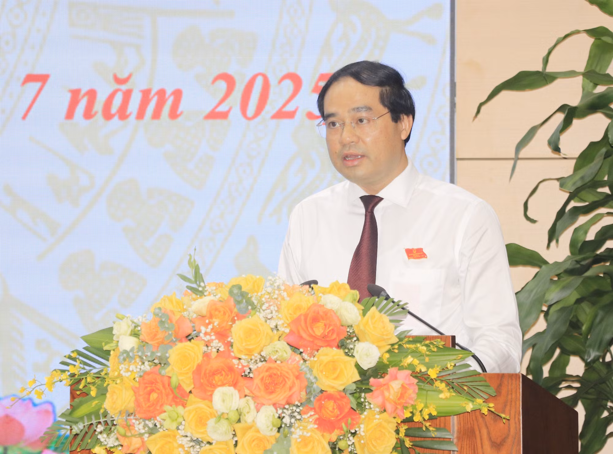 Bí thư Tỉnh ủy, Chủ tịch HĐND tỉnh Lào Cai Trịnh Xuân Trường phát biểu tại Kỳ họp.