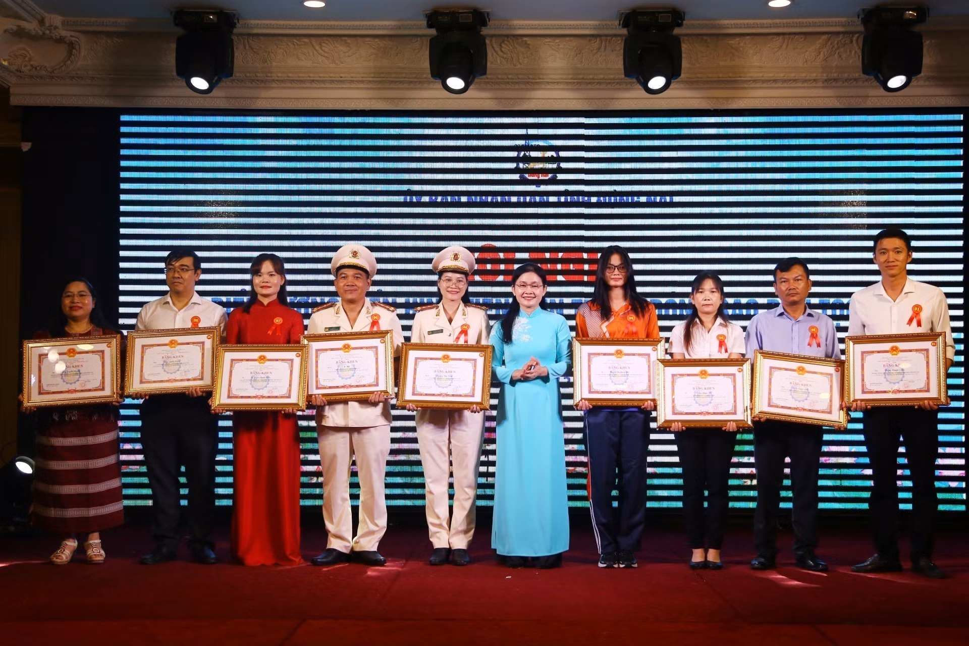 tuyen-duong-2.jpg