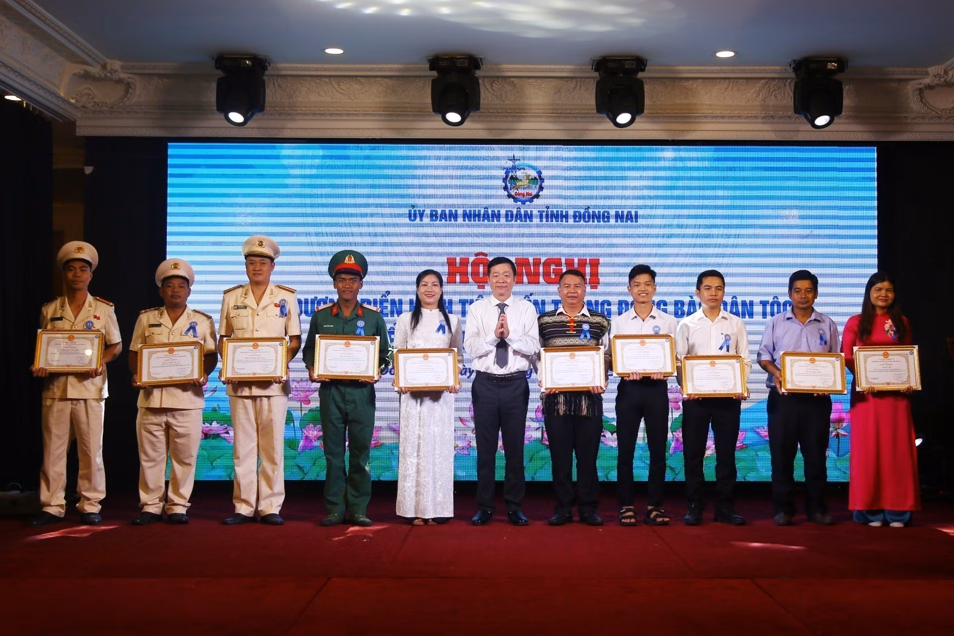 UBND tỉnh Đồng Nai trao Bằng khen cho các gương điển hình tiên tiến, tiêu biểu trong đồng bào dân tộc thiểu số giai đoạn 2022-2025.