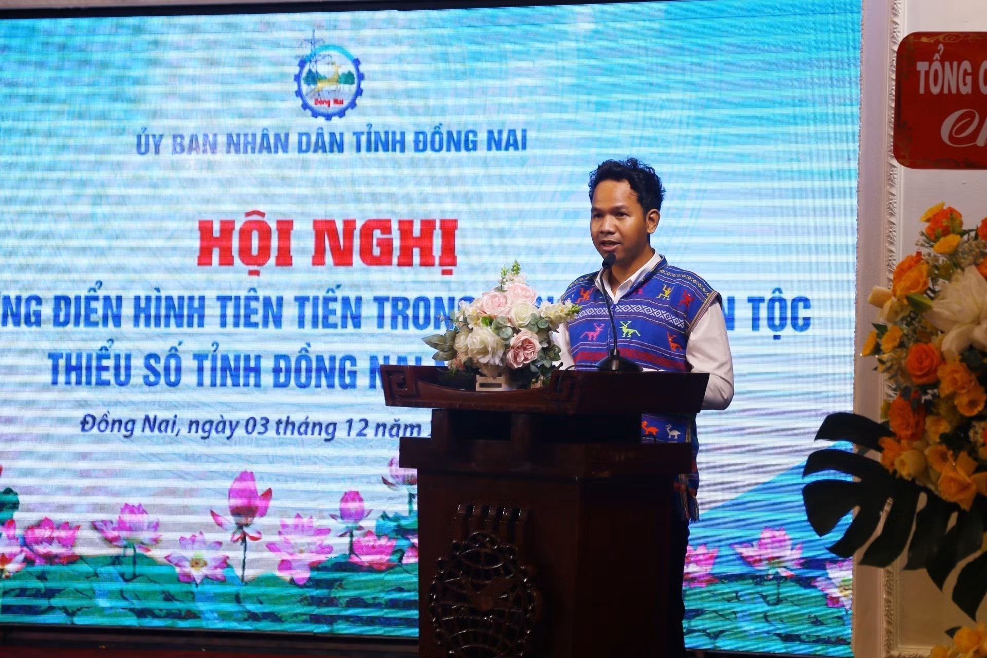 Đại biểu là điển hình tiên tiến trong đồng bào dân tộc thiểu số tỉnh Đồng Nai phát biểu tại Hội nghị.