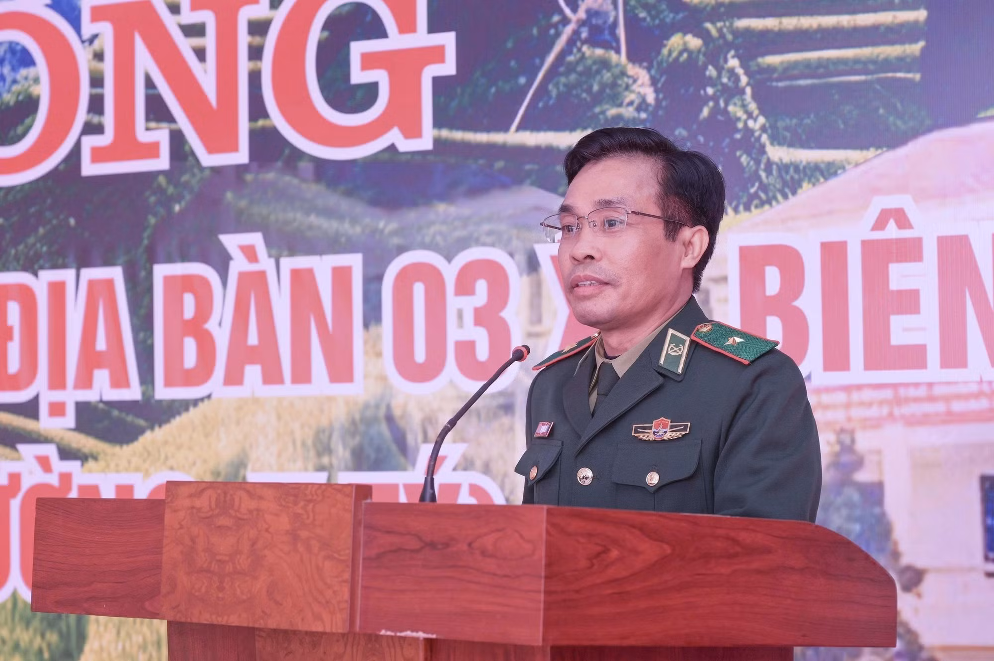 Thiếu tướng Vũ Quốc Ân, Phó Chính ủy Bộ đội Biên phòng phát biểu tại lễ khởi công. Ảnh: TTXVN phát