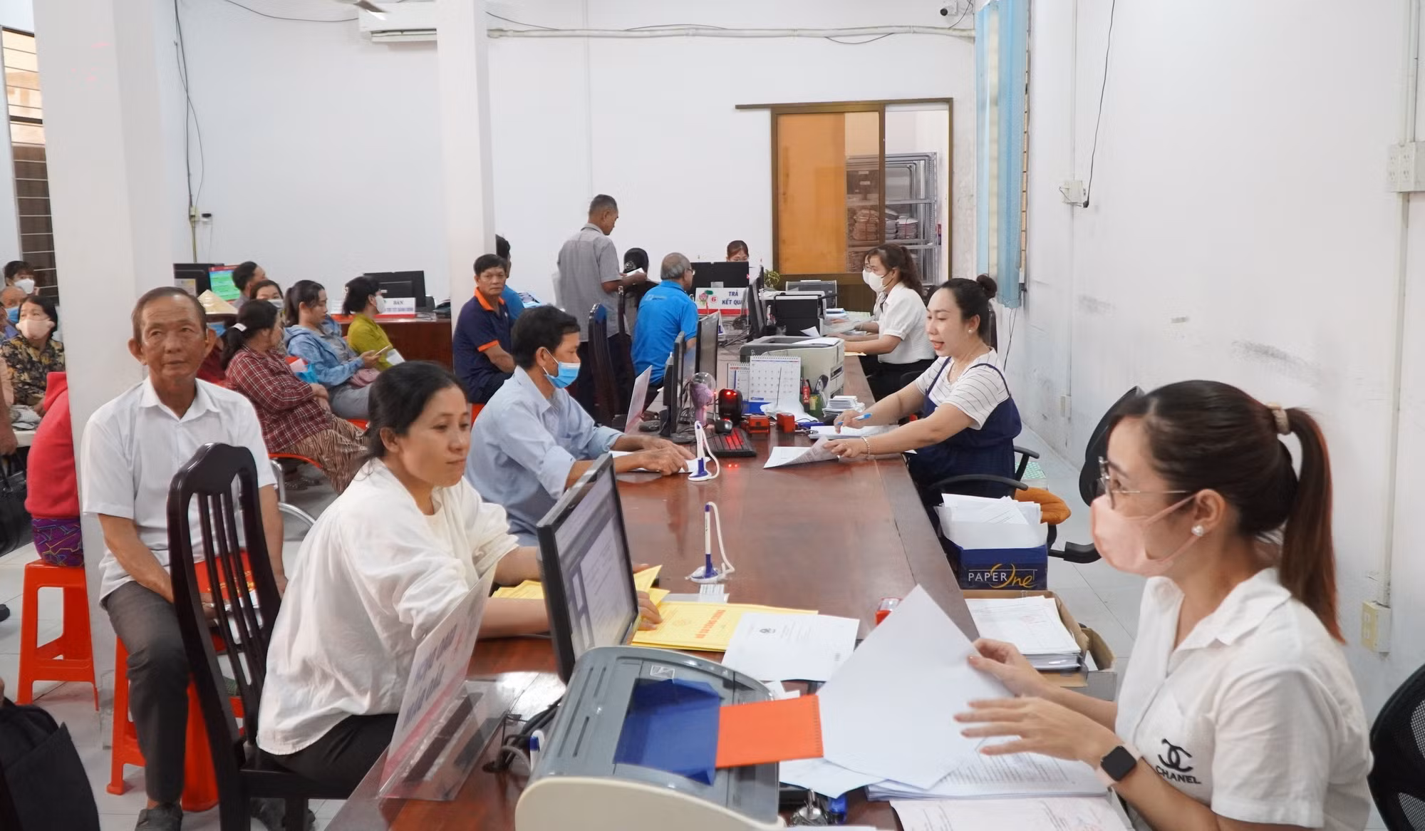 potal-dong-thap-no-luc-giai-quyet-thu-tuc-hanh-chinh-thong-suot-khi-trien-khai-chinh-quyen-2-cap-8098368.jpg