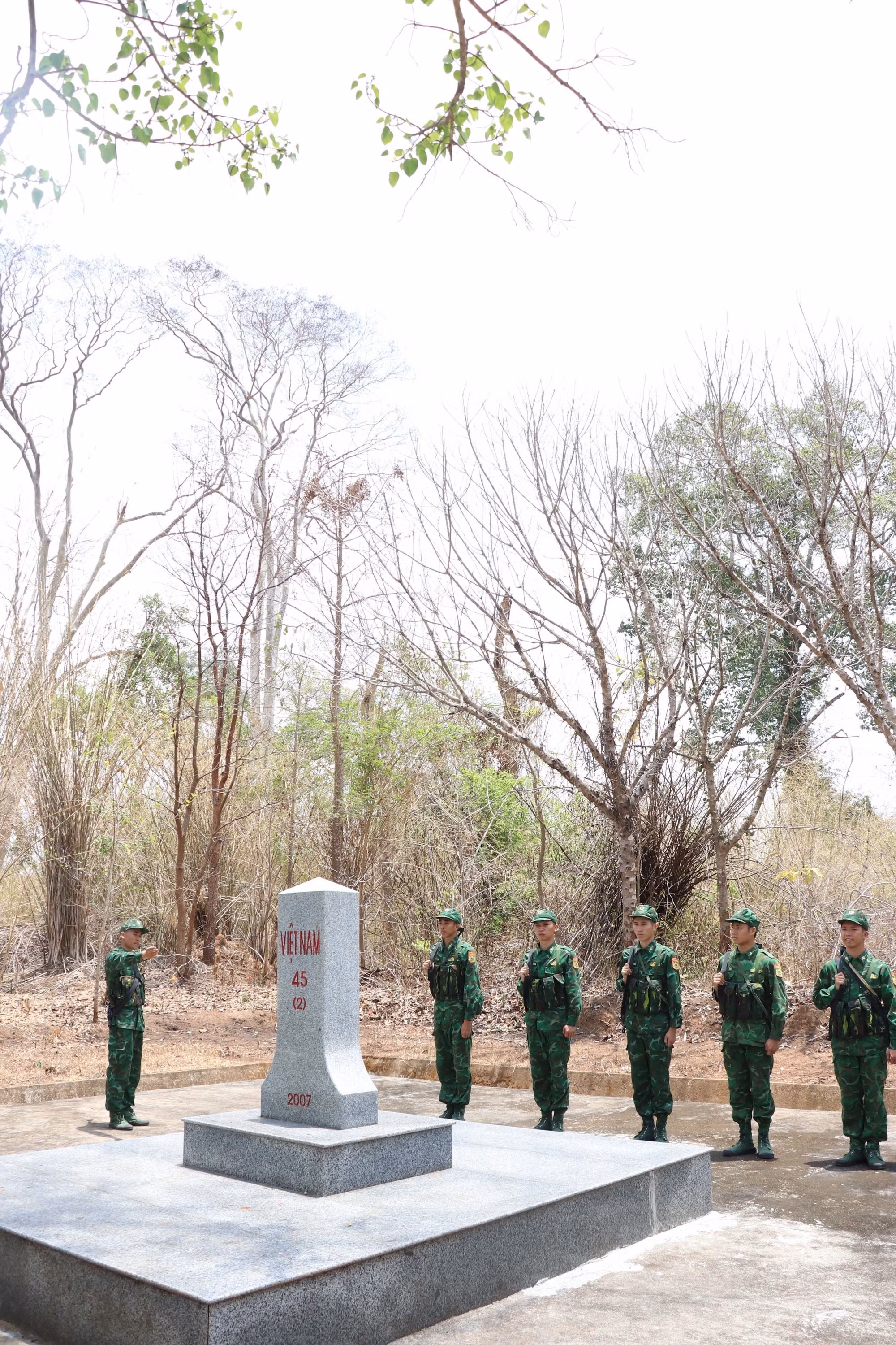 Giữa đất trời thiêng liêng của Tổ quốc, Bộ đội Biên phòng Đắk Lắk đang ngày đêm bám trụ từng đường biên, cột mốc để bảo vệ chủ quyền lãnh thổ, an ninh biên giới quốc gia.