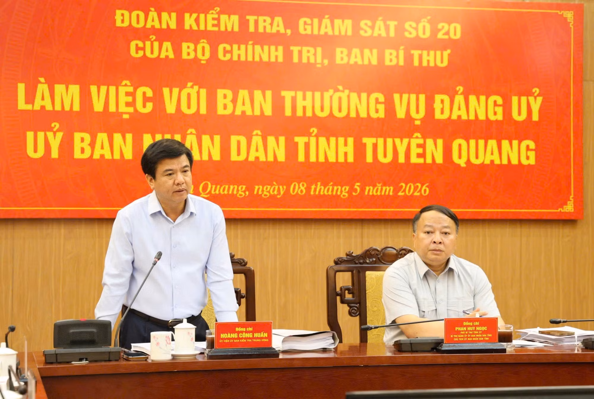 Đồng chí Hoàng Công Huấn, Ủy viên Ủy ban Kiểm tra Trung ương phát biểu tại buổi làm việc với Đảng uỷ UBND tỉnh Tuyên Quang.