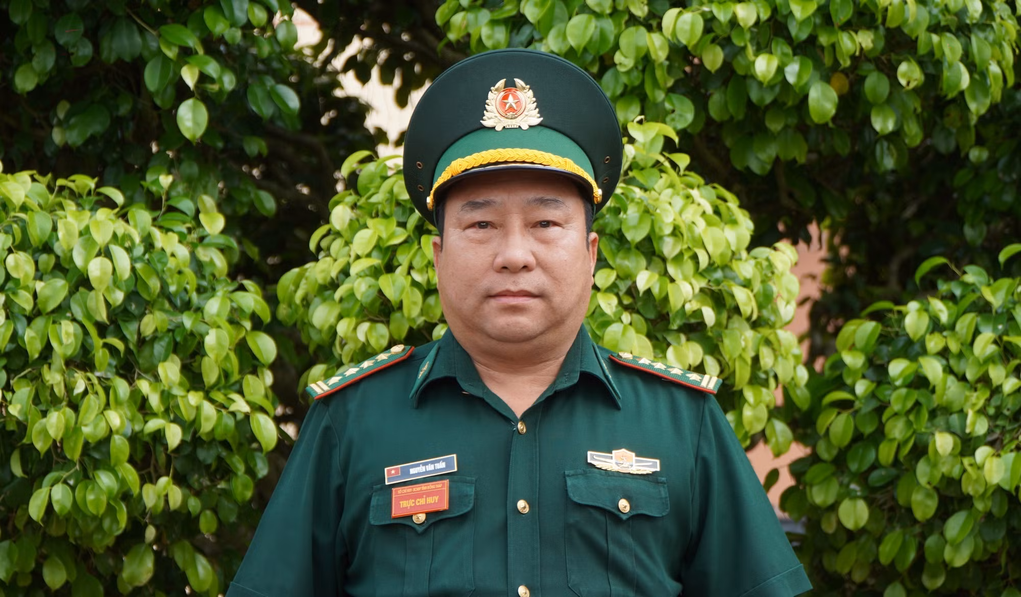 Phóng viên TTXVN phỏng vấn Đại tá Nguyễn Văn Tuấn, Phó Chỉ huy trưởng Ban Chỉ huy Bộ đội Biên phòng tỉnh Đồng Tháp, về những khó khăn và giải pháp phòng, chống buôn lậu qua biên giới trong mùa nước nổi.