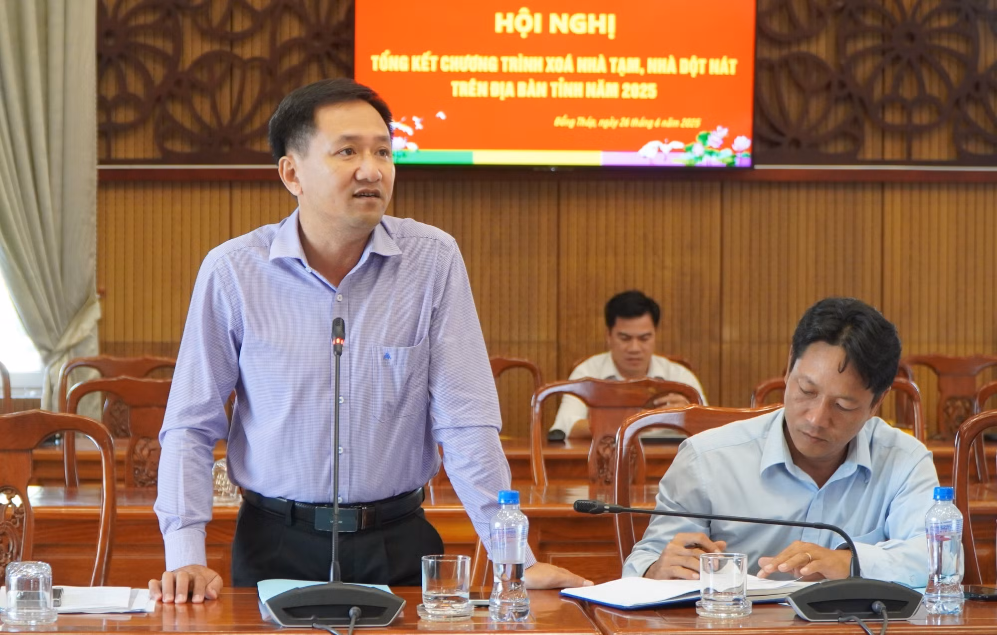 Đại diện Ban Chỉ đạo xóa nhà tạm, nhà dột nát trên địa bàn thành phố Cao Lãnh phát biểu tại Hội nghị.