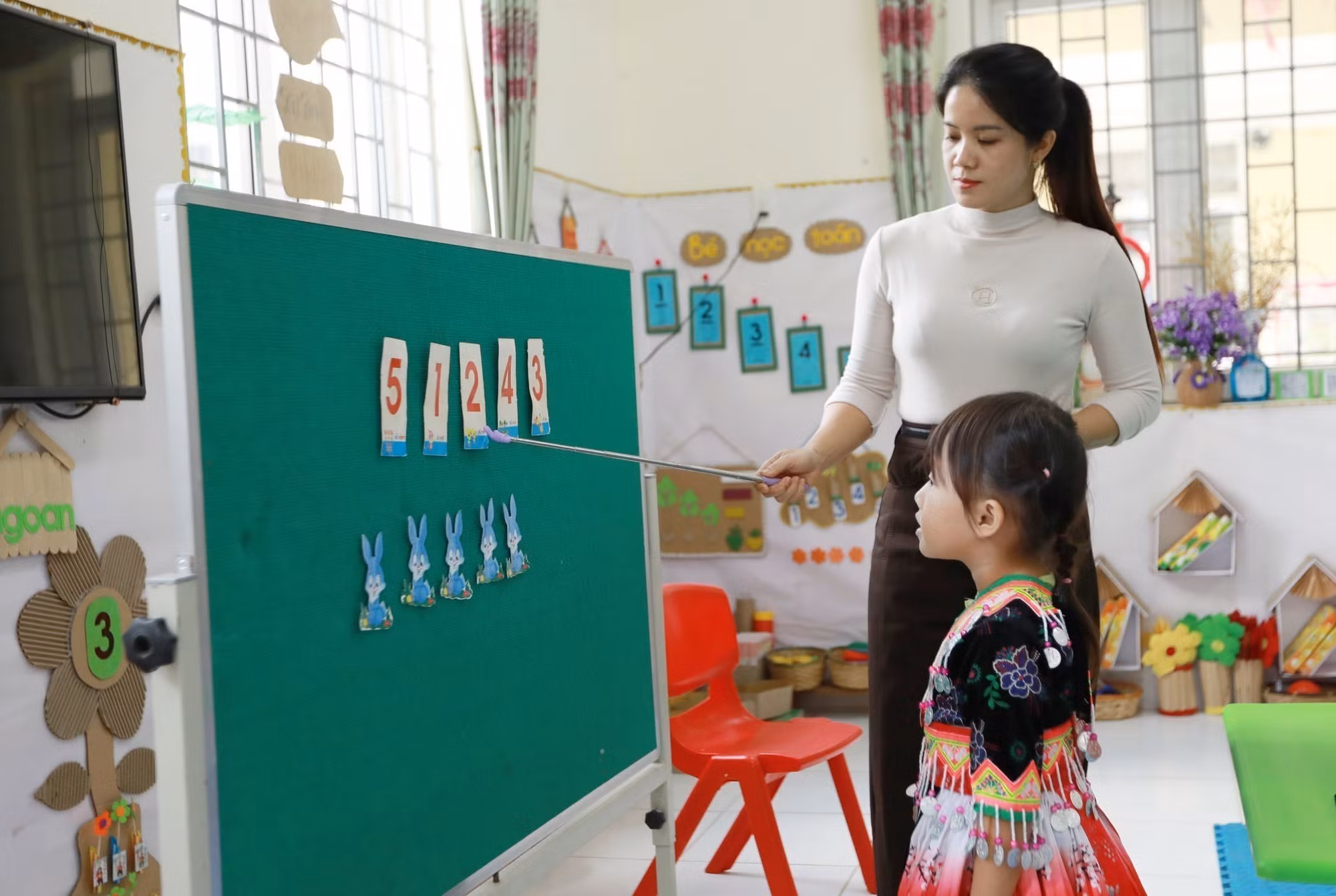 Việc tăng cường tiếng Việt và học các số đếm tự nhiên giúp cho trẻ tự tin khi đến lớp.