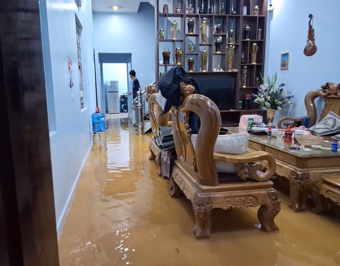 Nhiều nhà dân tại thành phố Lai Châu bị ngập. Ảnh: TTXVN phát