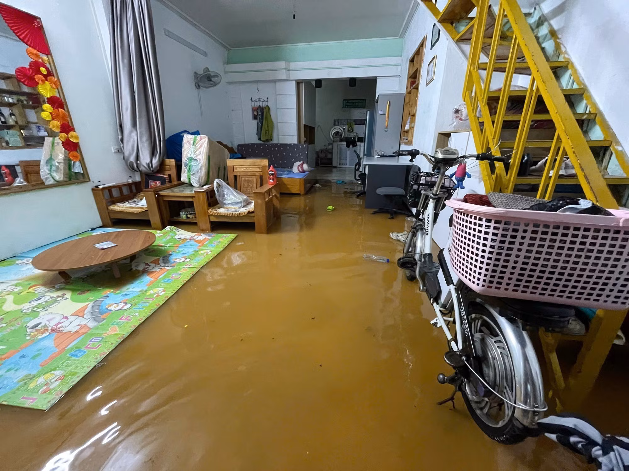 Nhiều nhà dân tại thành phố Lai Châu bị ngập. Ảnh: TTXVN phát