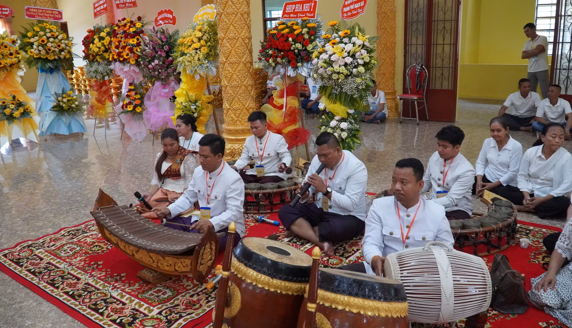 Dàn nhạc Ngũ âm tại chùa Khmer Hòn Đất phục vụ đời sống tinh thần đồng bào Khmer địa phương.