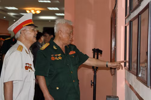 Sư đoàn đầu tiên của quân đội tròn 65 tuổi ảnh 3