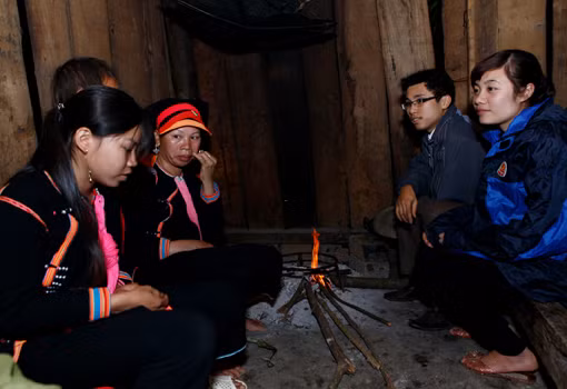 Vận động học sinh vùng cao ra lớp ảnh 1