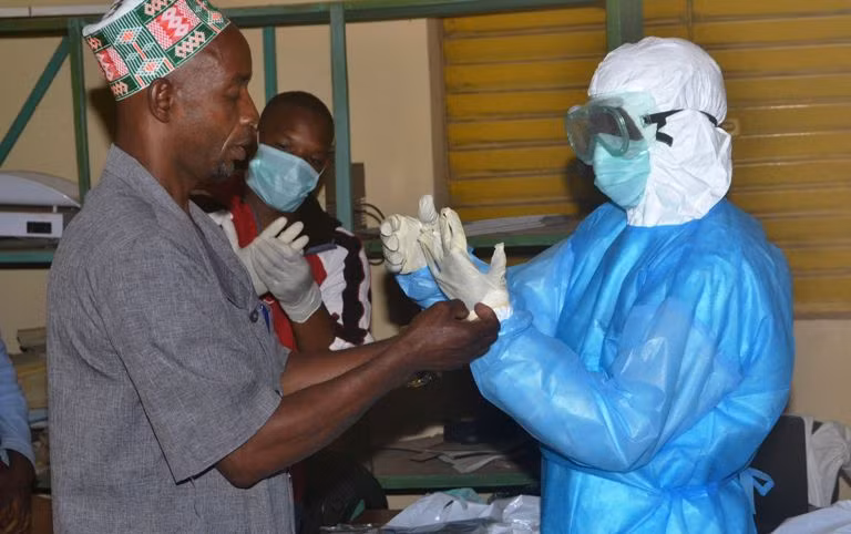 Mỹ chuẩn bị thử nghiệm vaccine Ebola trên người ảnh 1