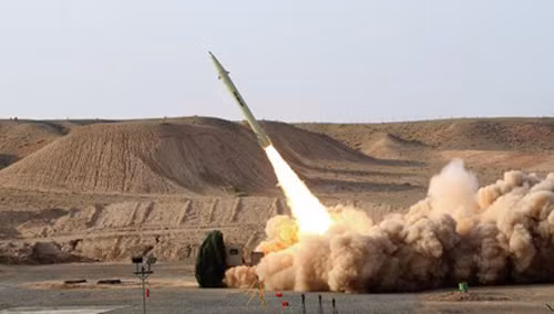 Iran 'tung' tên lửa tầm ngắn, máy bay không người lái thế hệ mới ảnh 1