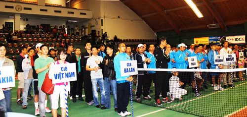 Nảy lửa sân chơi 'Cây vợt vàng Praha 2014' ảnh 2