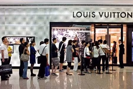 Hàng hiệu vẫn “phát” tại Trung Quốc ảnh 1