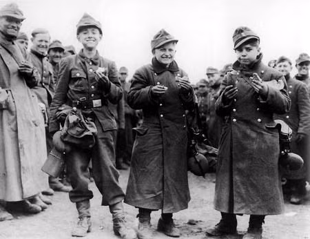 Sức mê hoặc huyền bí của Adolf Hitler - Kỳ cuối: Cơn say không tưởng ảnh 1