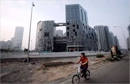 Bất động sản Trung Quốc sụt giá vì... sợ chống tham nhũng ảnh 1