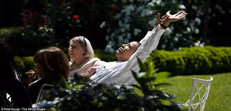 Ảnh ‘độc’ đáng yêu của Obama ảnh 11