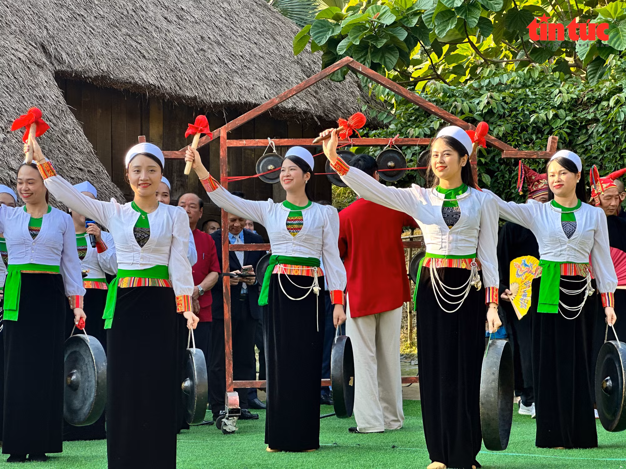 Nghệ thuật chiêng Mường được Bộ Văn hóa, Thể thao và Du lịch đưa vào danh mục Di sản văn hóa phi vật thể quốc gia năm 2016.