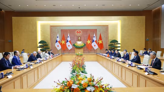 Bản tin ảnh sáng 7/10