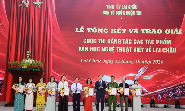 Trao giải Cuộc thi sáng tác tác phẩm văn học nghệ thuật về Lai Châu