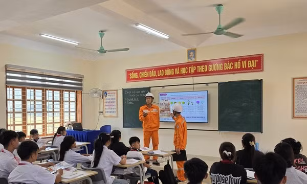 Công ty Điện lực Sơn La tuyên truyền an toàn điện cho học sinh