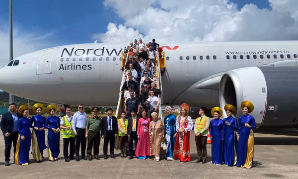 Sun International Phú Quốc Airport phun vòi rồng đón du khách Nga