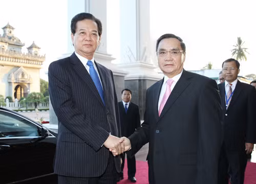Thủ tướng Nguyễn Tấn Dũng hội kiến Thủ tướng Lào ảnh 1