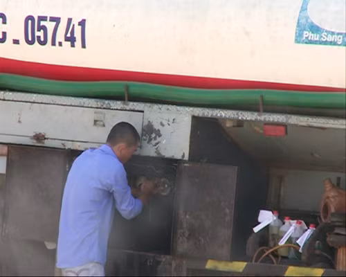 Ảnh điều tra: Trộm cắp xăng 'vô tội vạ' ở Bình Dương - Kỳ 1 ảnh 7